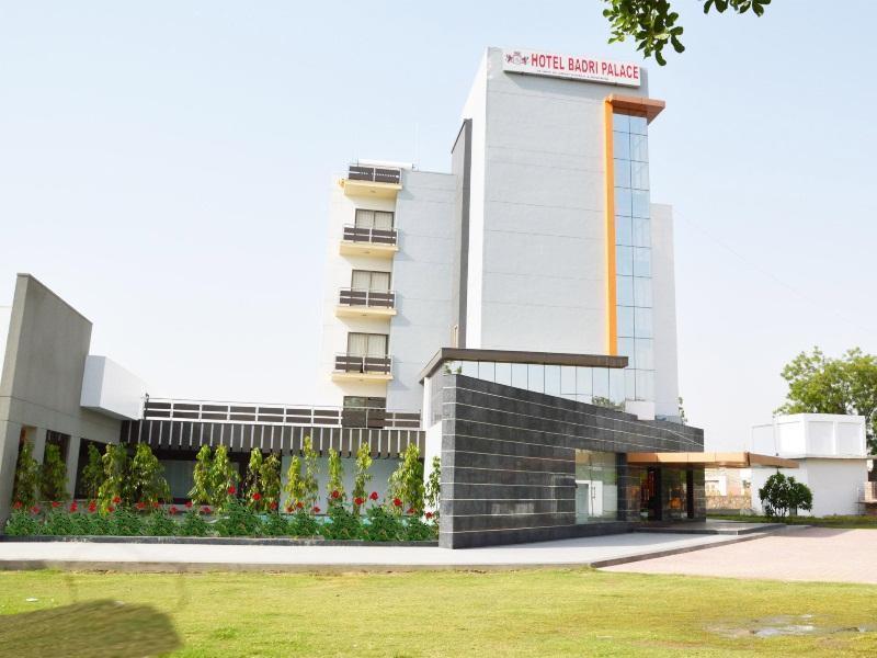 Hotel Capital O 11973 Badri Palace