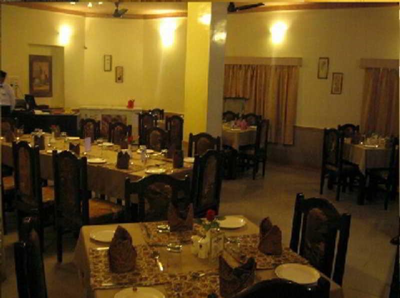 Hotel Rajputana Palace 3*