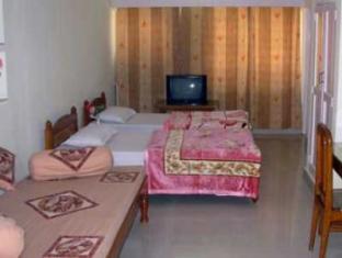 Dhillon House 3*