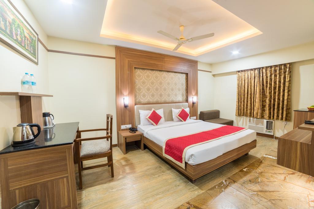 The J.s. Regency Hotel 2*