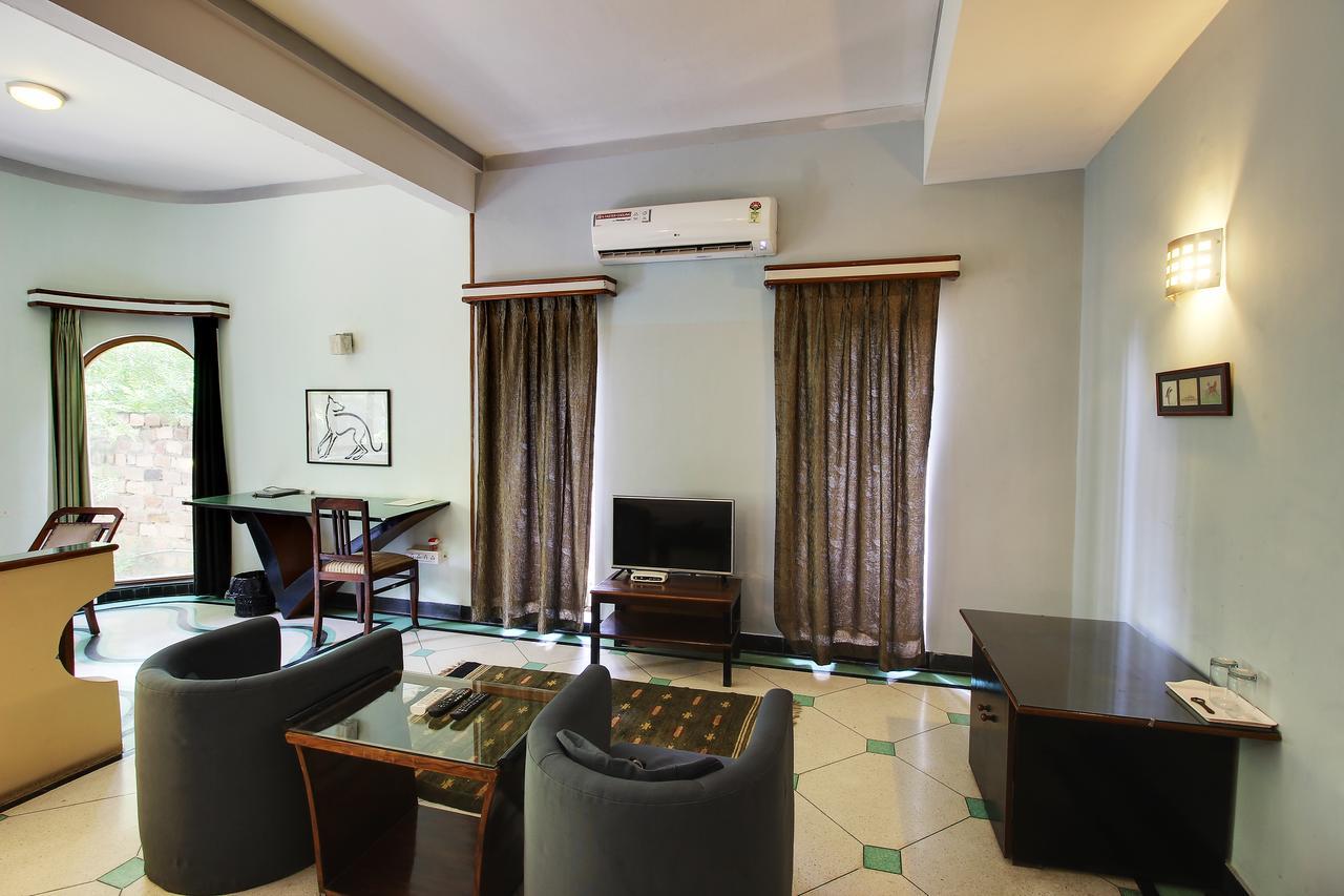 Season Hotel