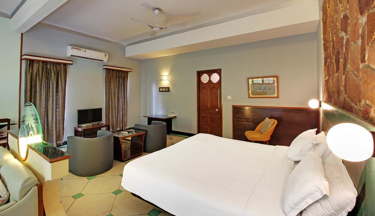 Season Hotel