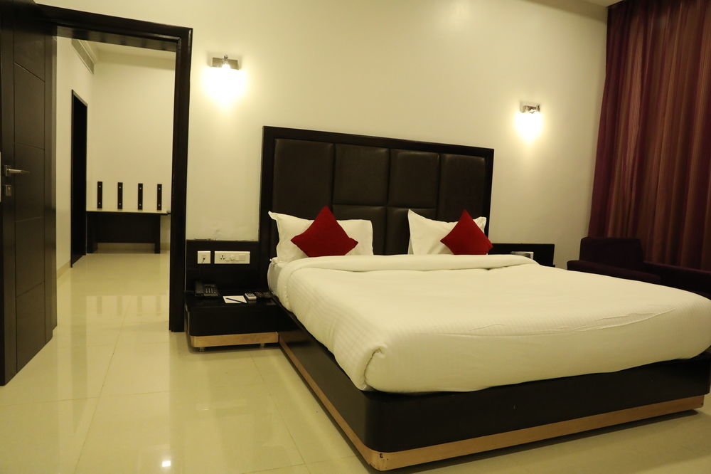 Chandra Grand Hotel