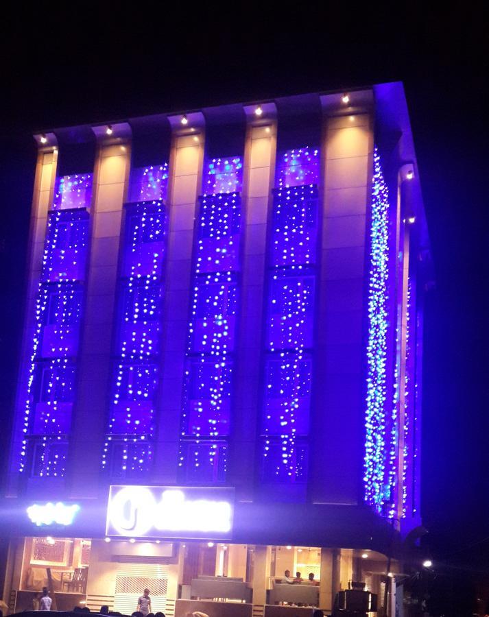 The Gandhi International 3*