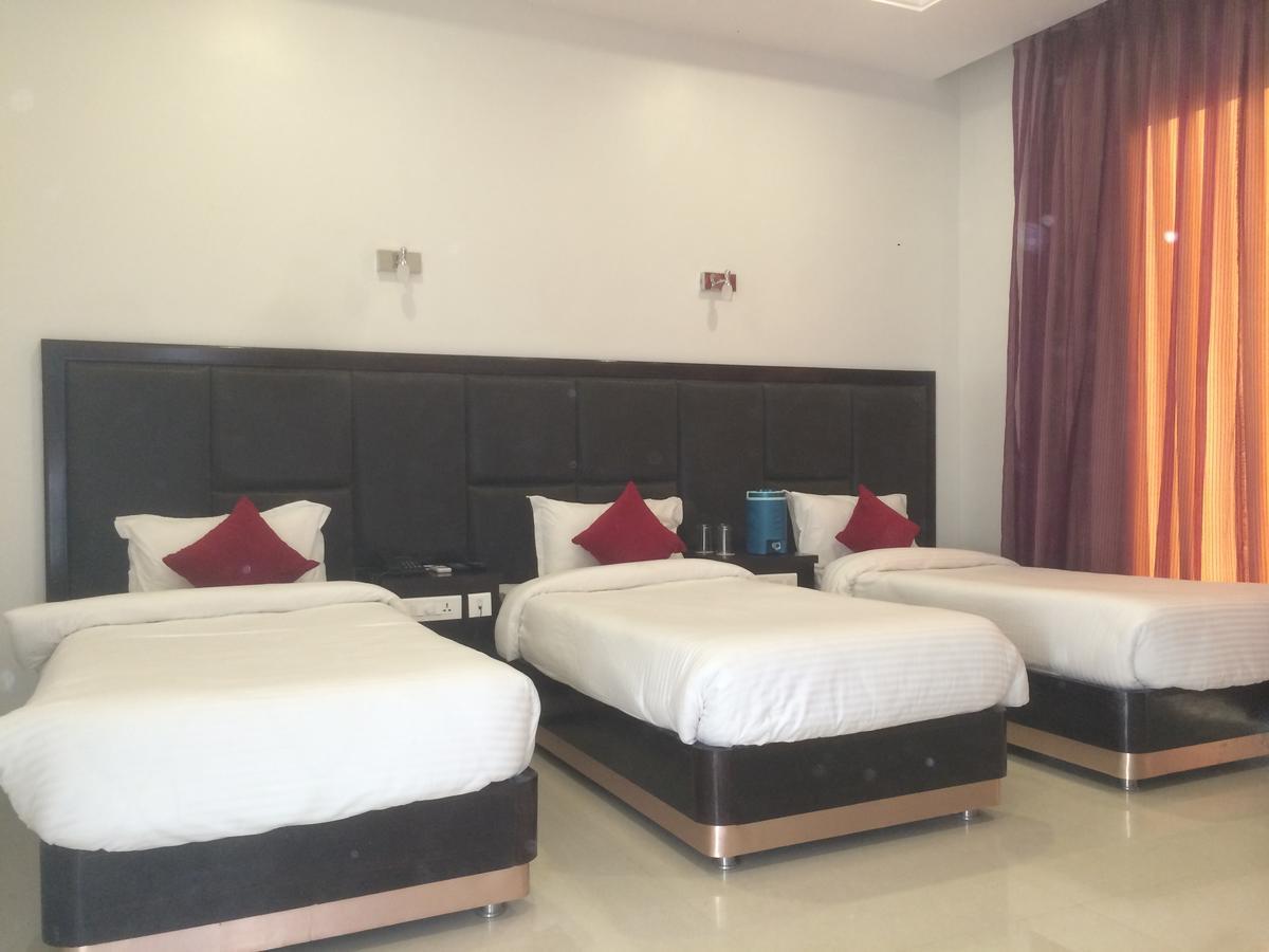 Chandra Grand Hotel 3*