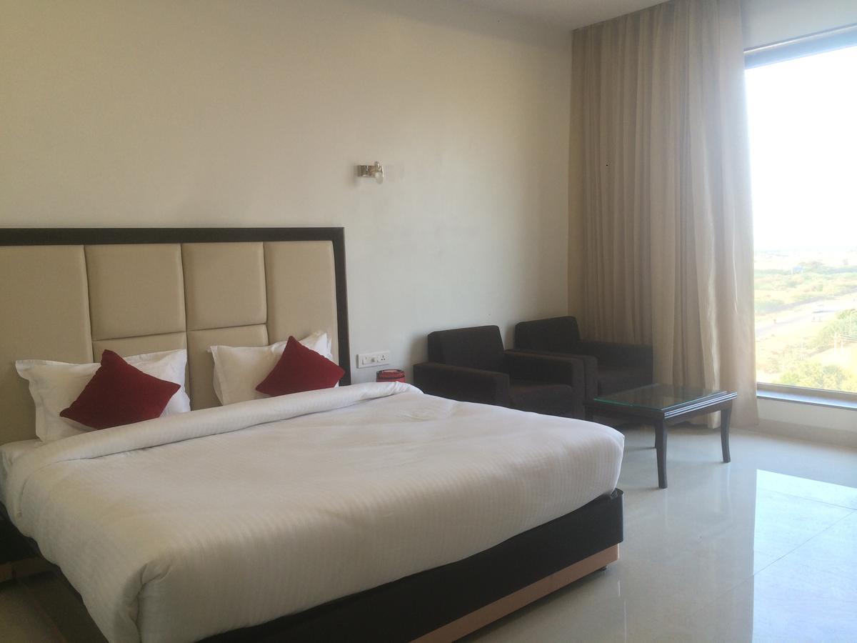 Chandra Grand Hotel 3*