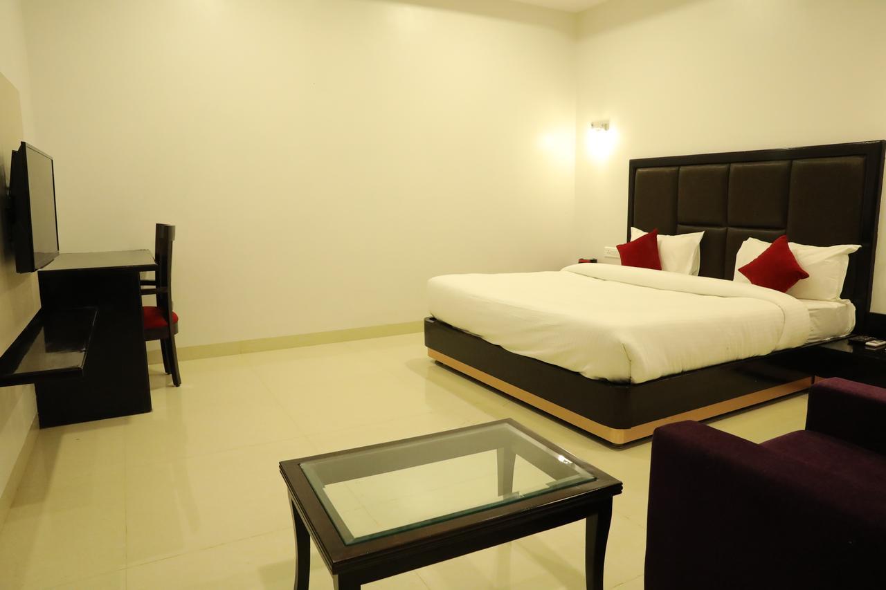 Chandra Grand 3*