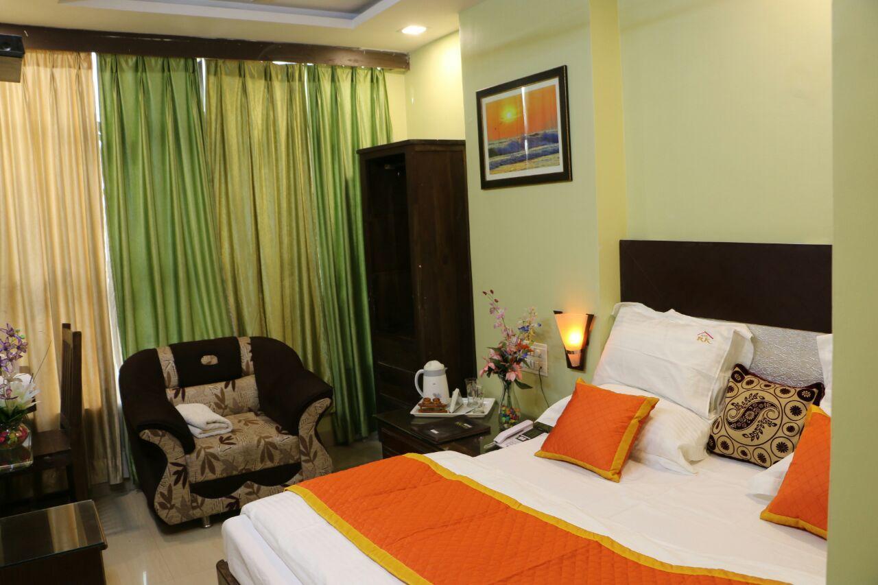 Hotel R K Excellency 2*