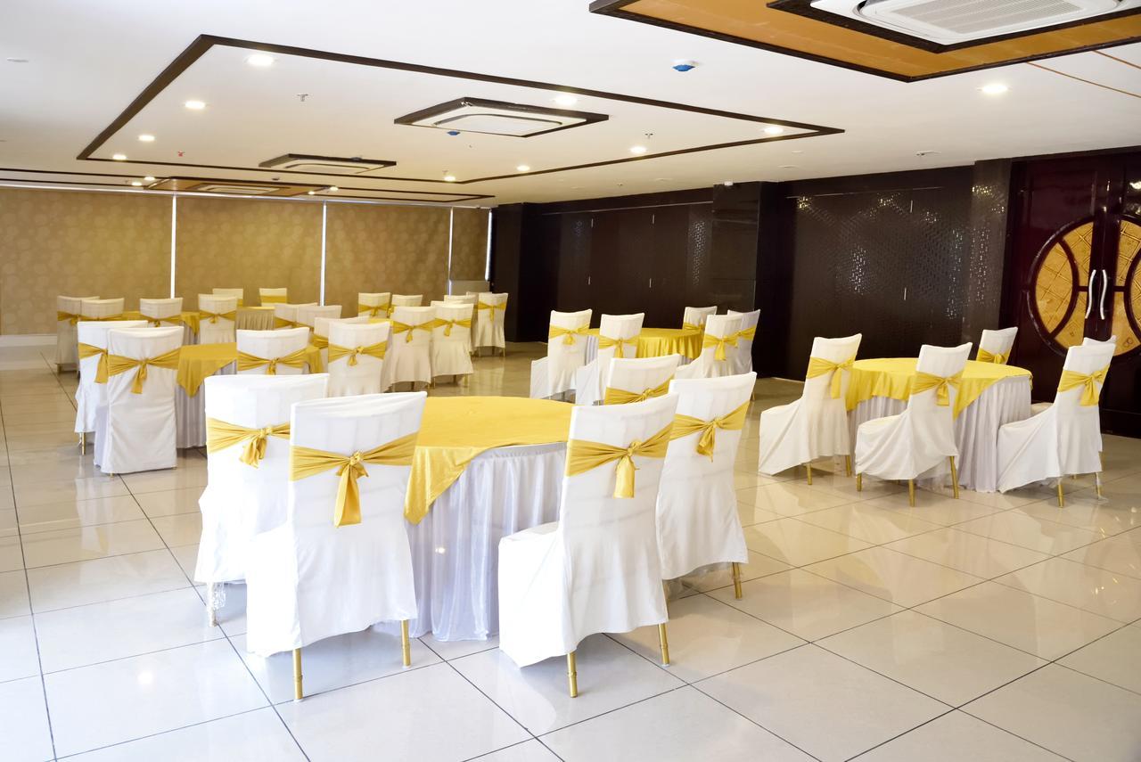 Mango Iti Circle Hotel