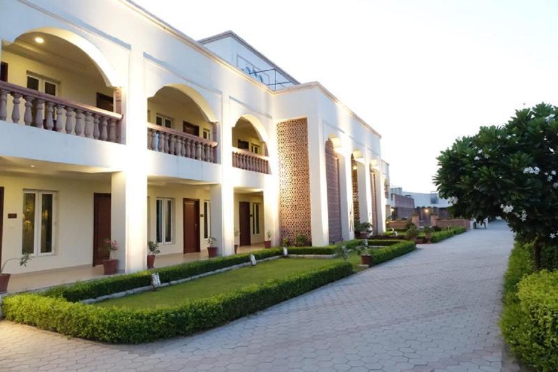 Resort Amargarh 3*