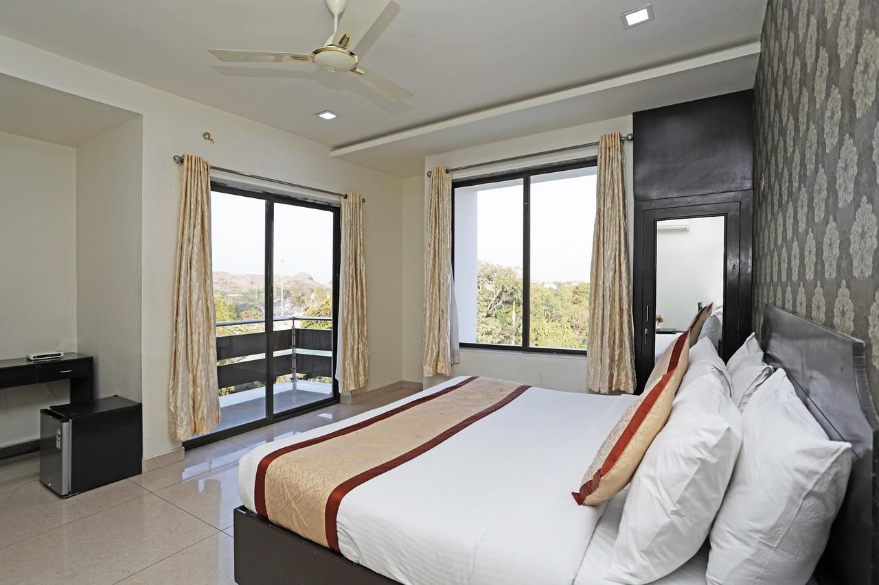 Hotel Capital O 11973 Badri Palace