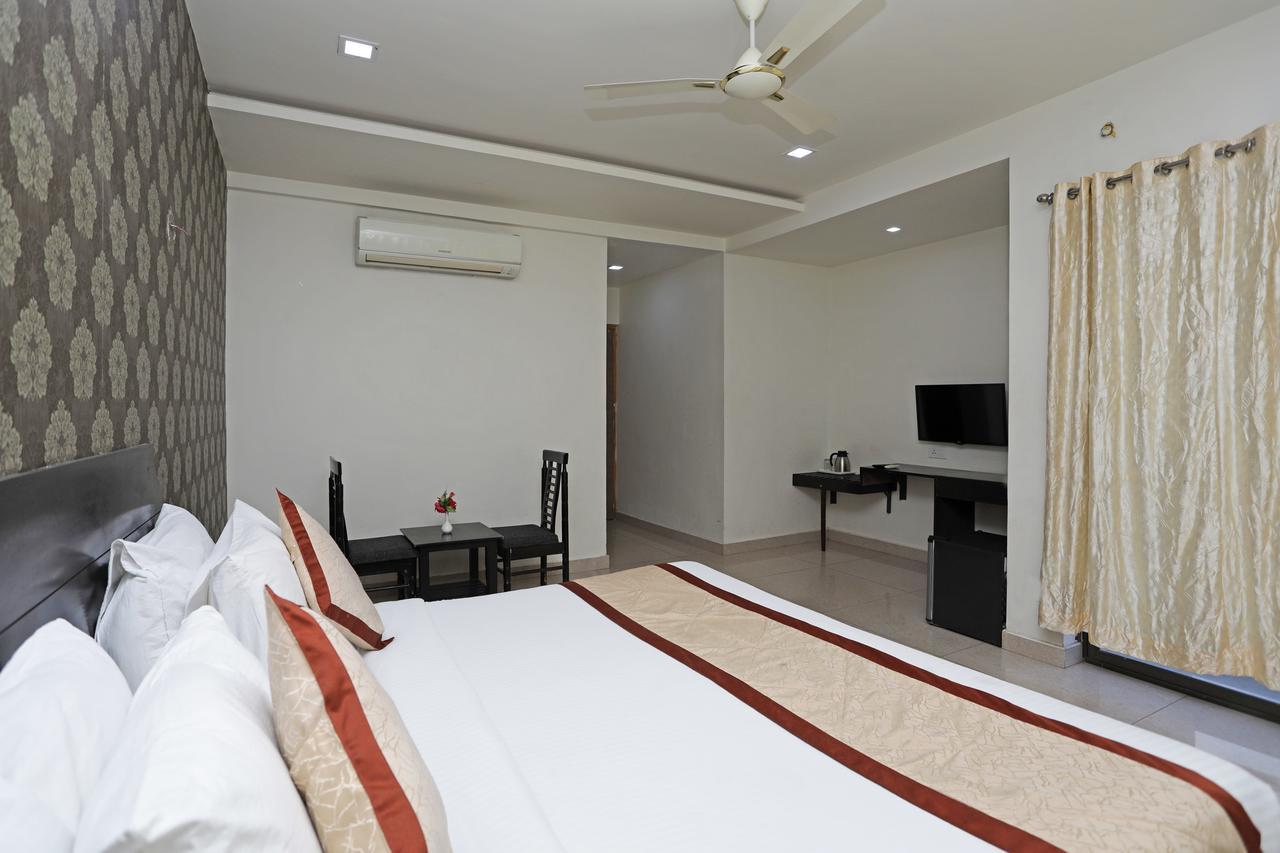 Capital O 11973 Badri Palace 3*