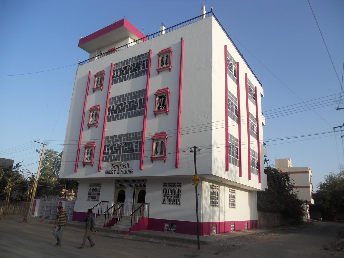 Santosh Hotel 2*