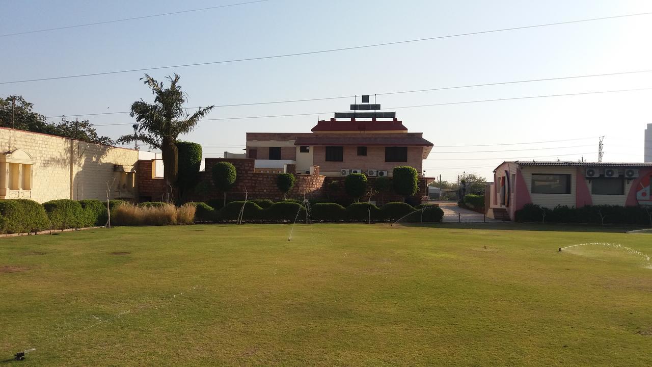 Imperial Plaza Hotel 2*