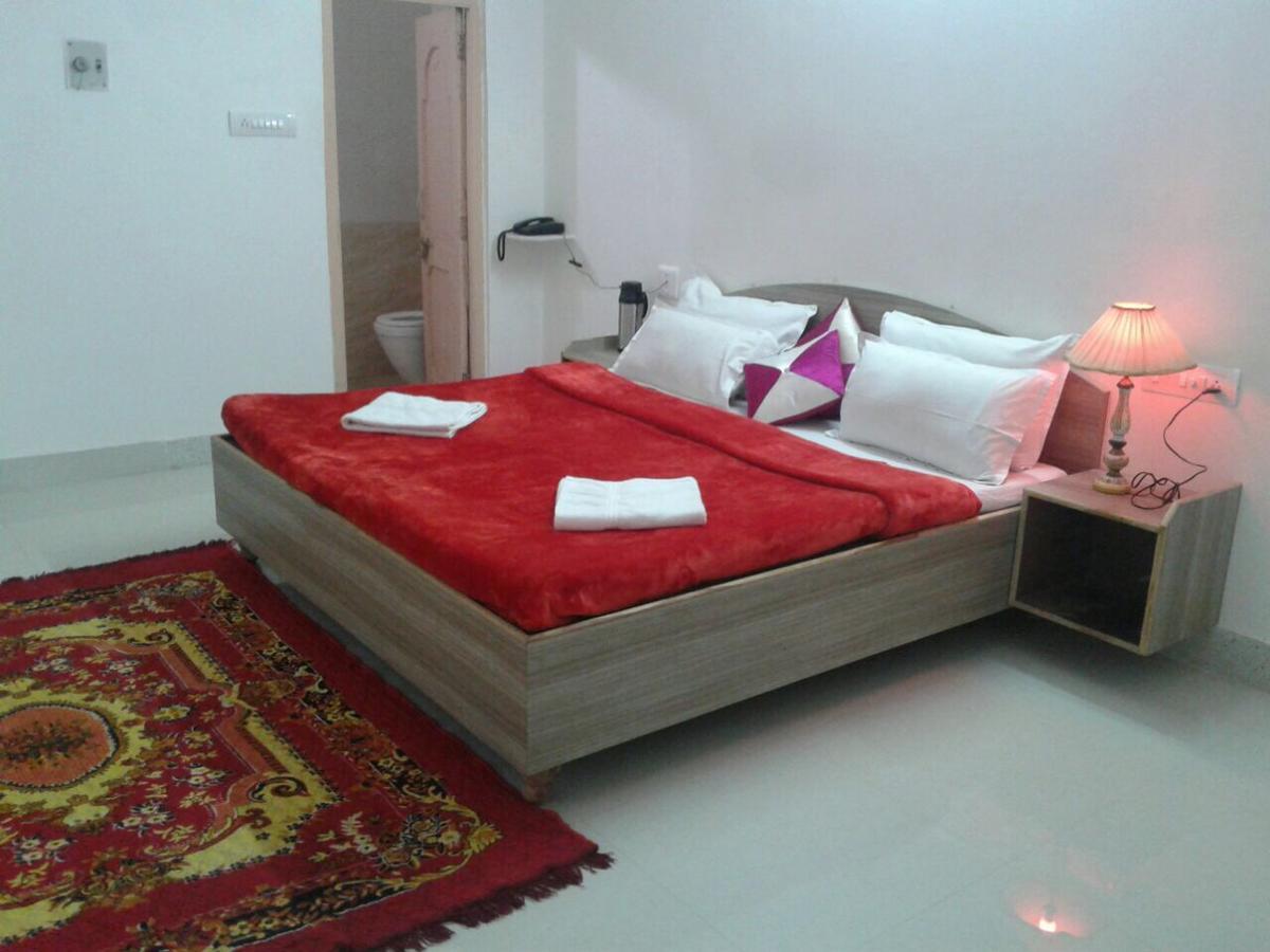 Santosh Hotel 2*
