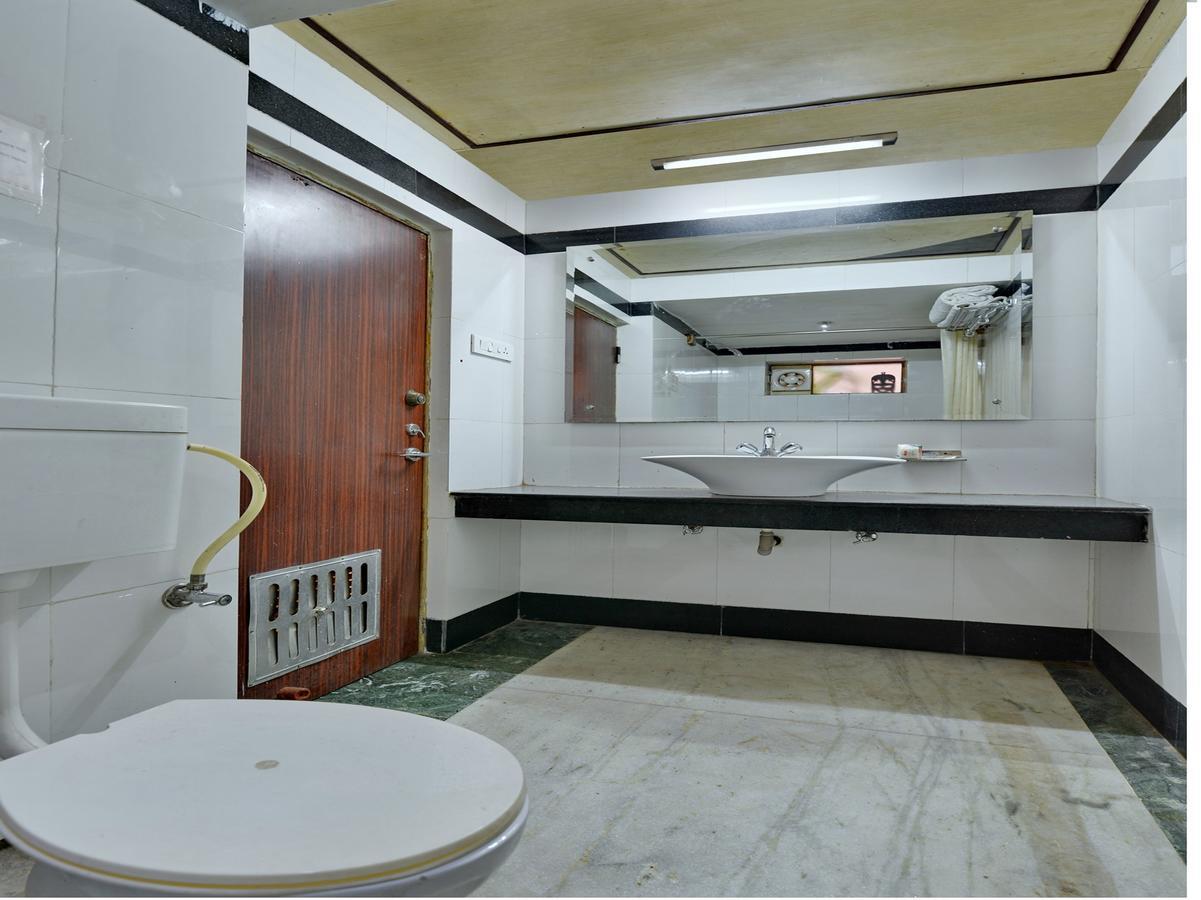 Oyo 9900 Pioneer Plaza Hotel 2*
