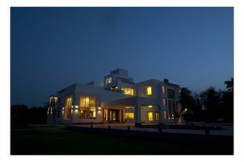 Lariya Resort
