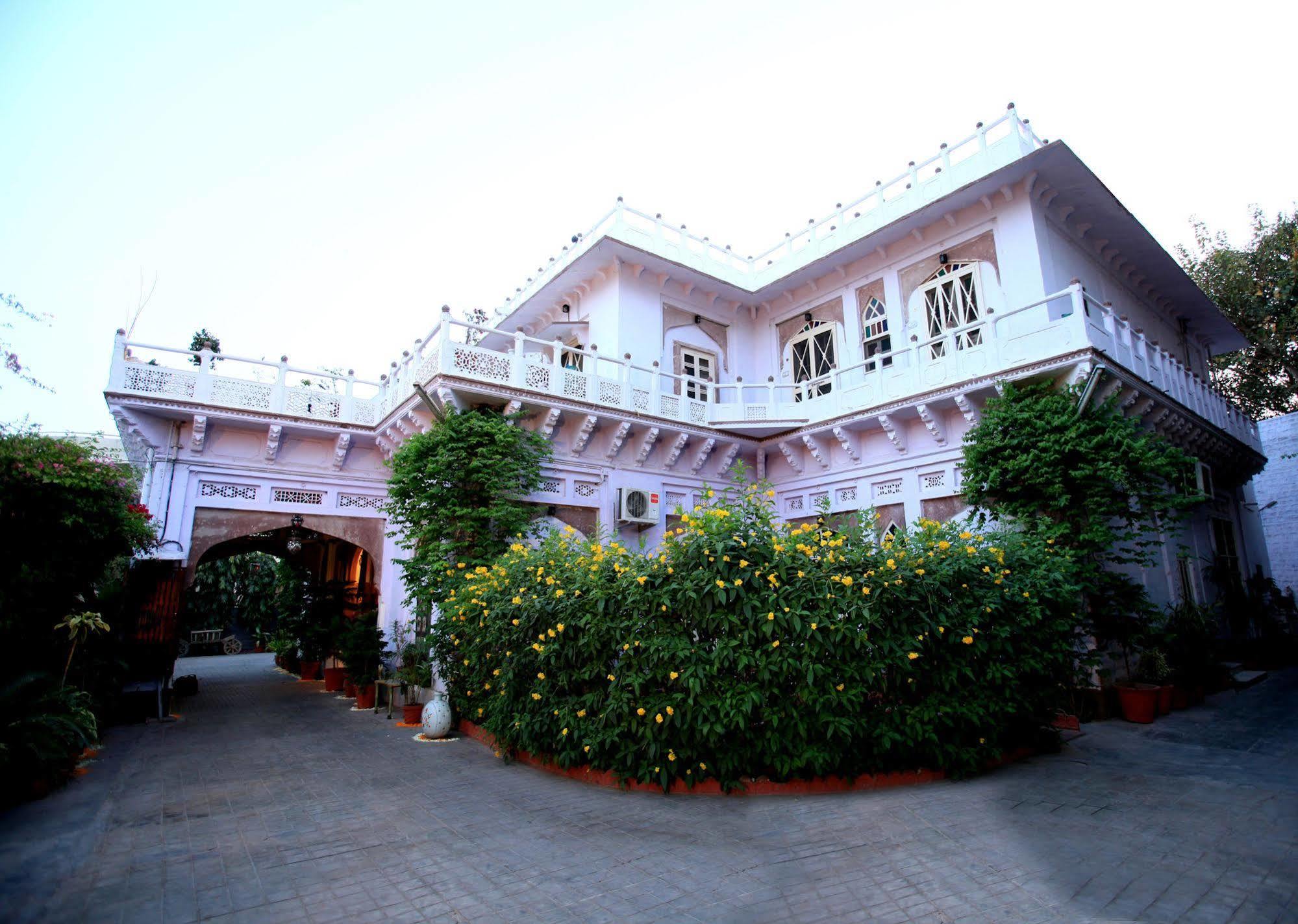 Hotel The Kothi Heritage 3*