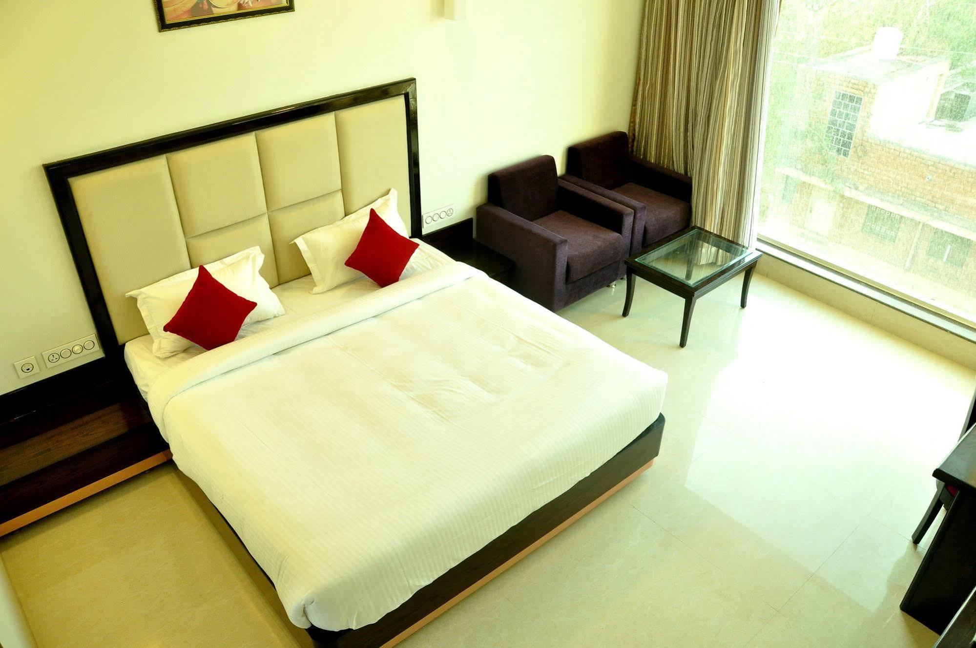 Hotel Chandra Imperial 3*
