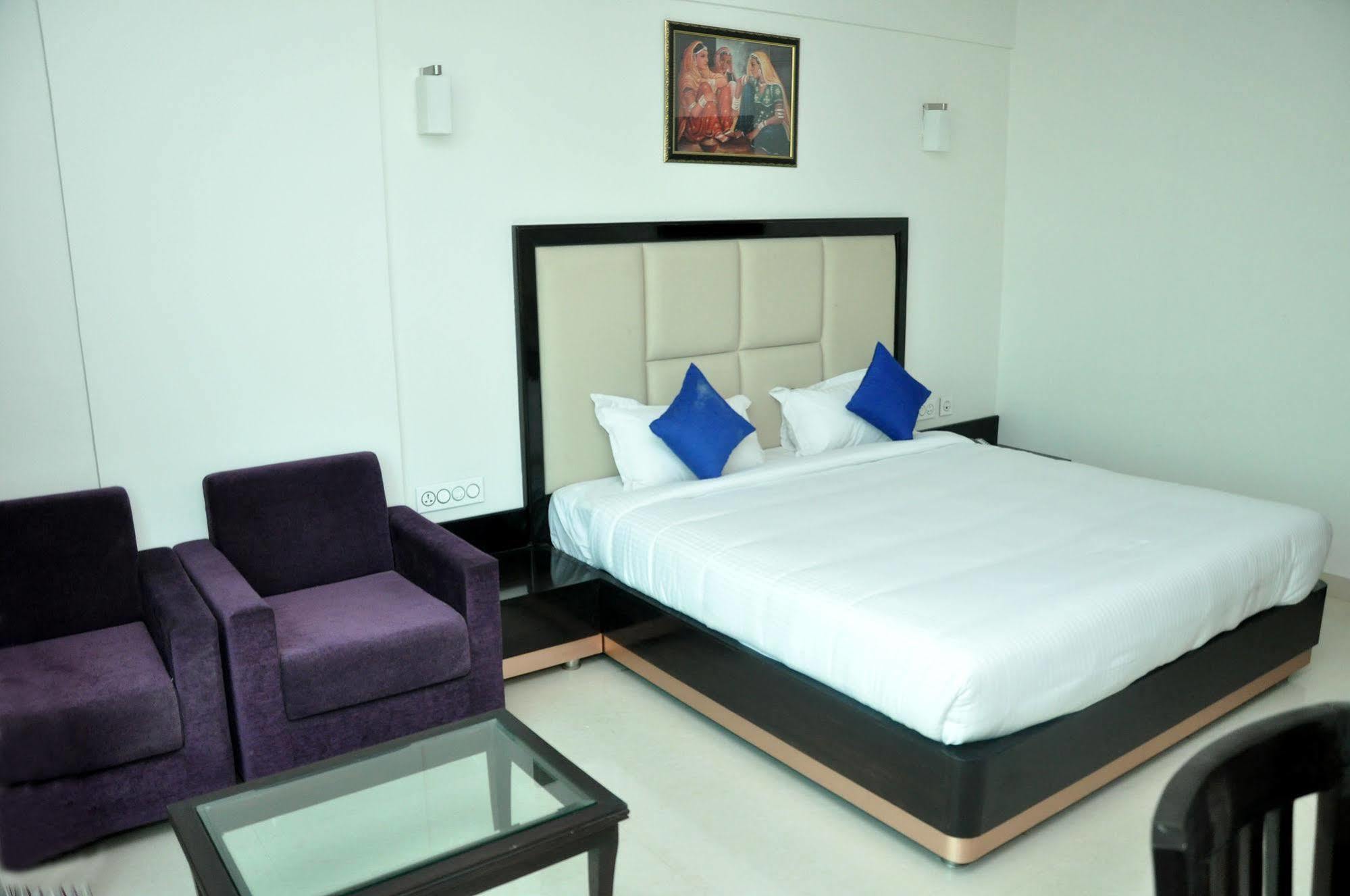 Chandra Imperial Hotel 3*