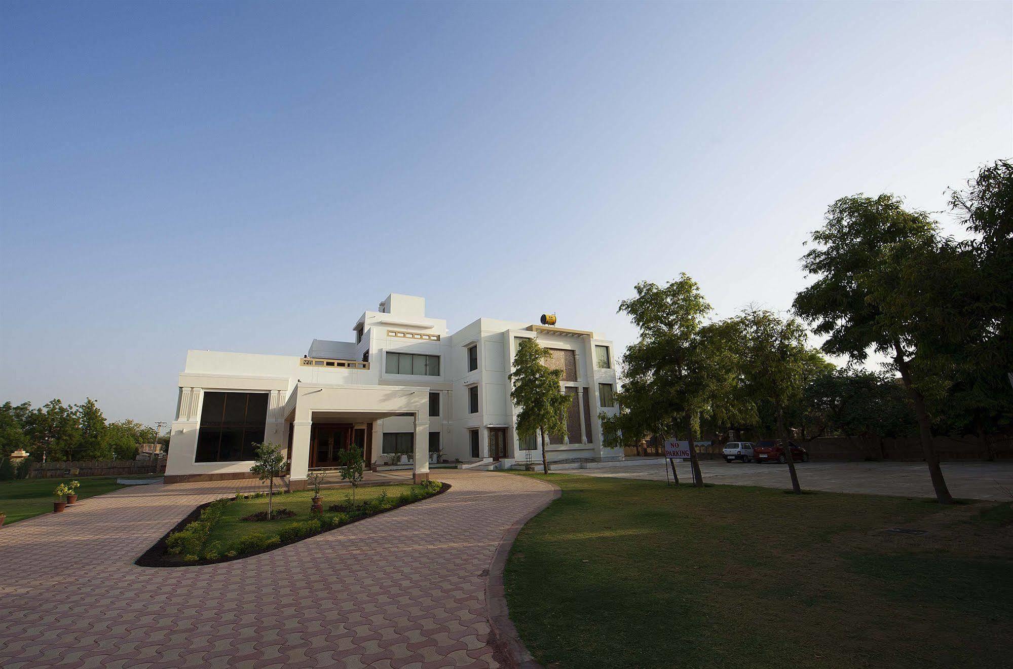 Lariya Resort