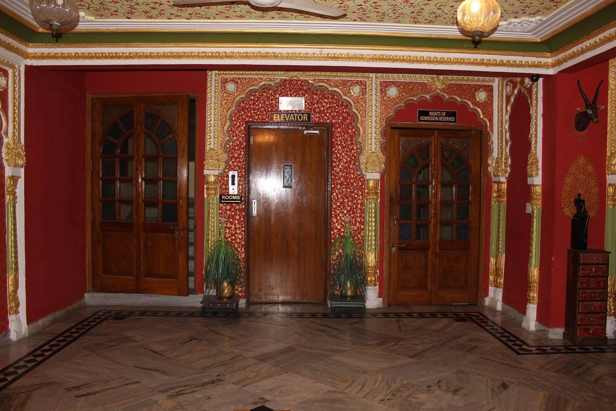 Royale Plazo Hotel