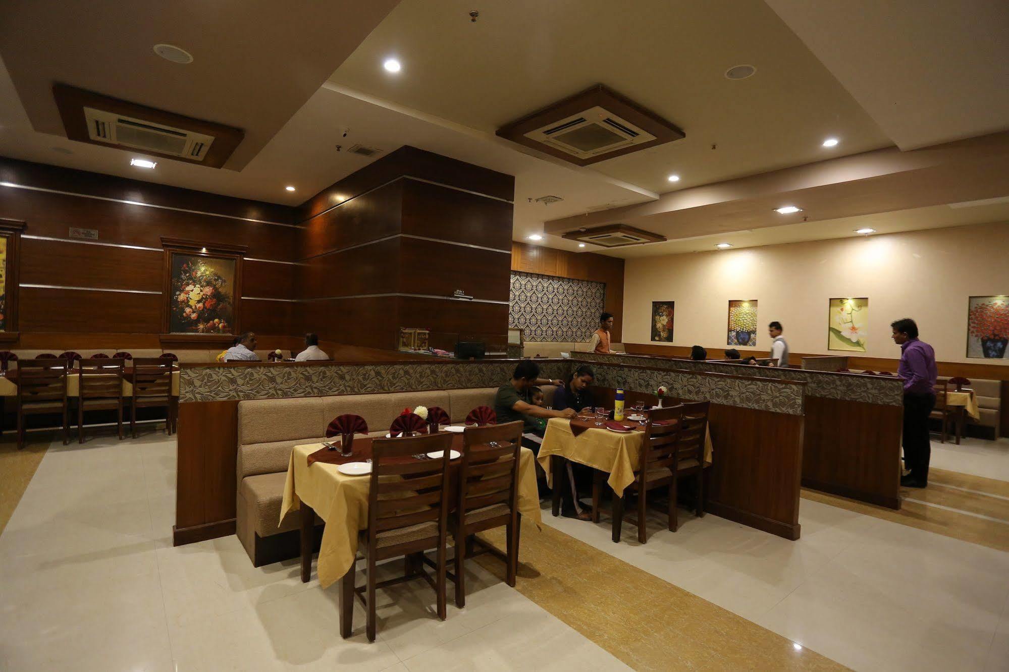 Hotel Paras