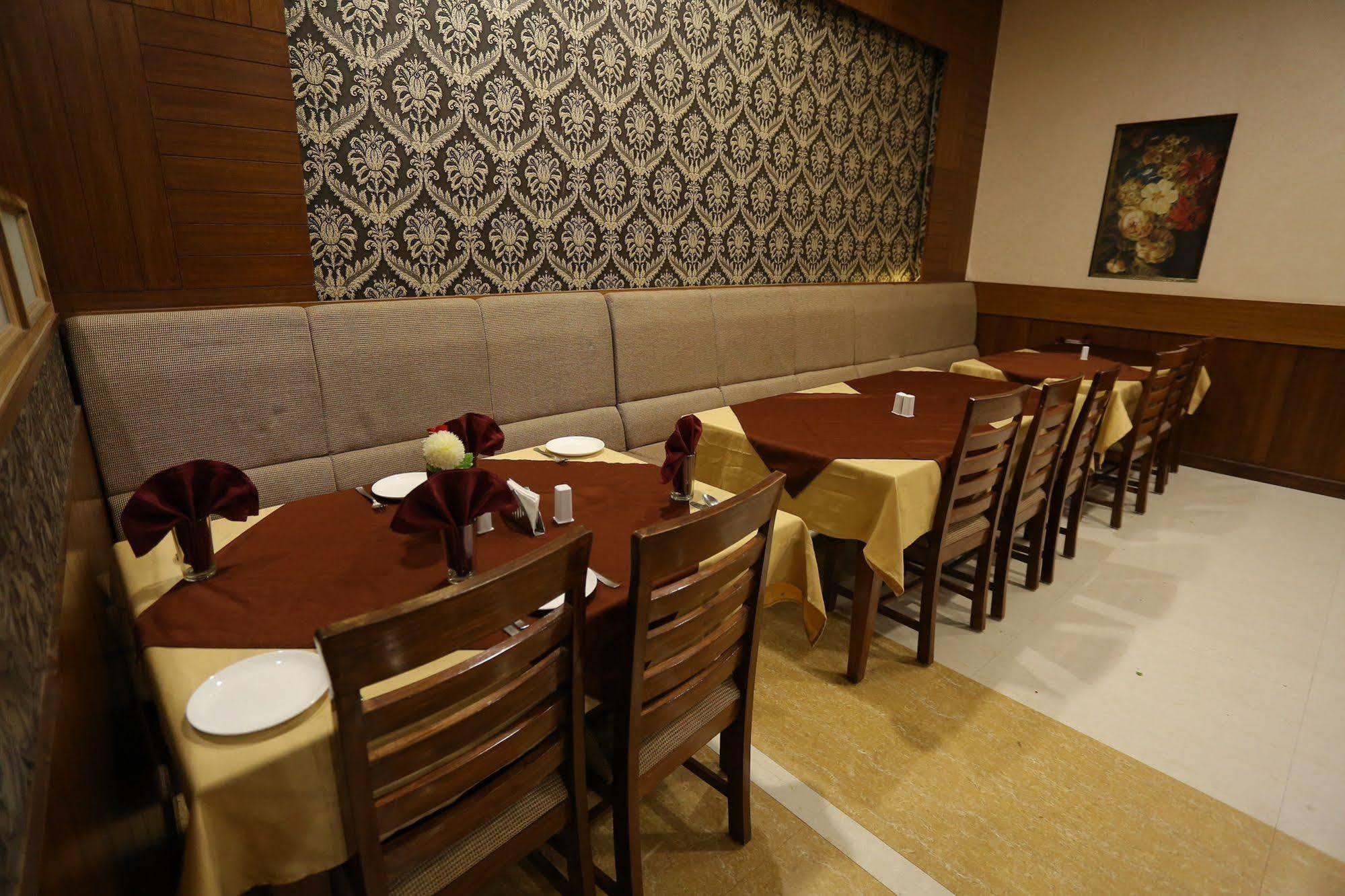 Hotel Paras 3*