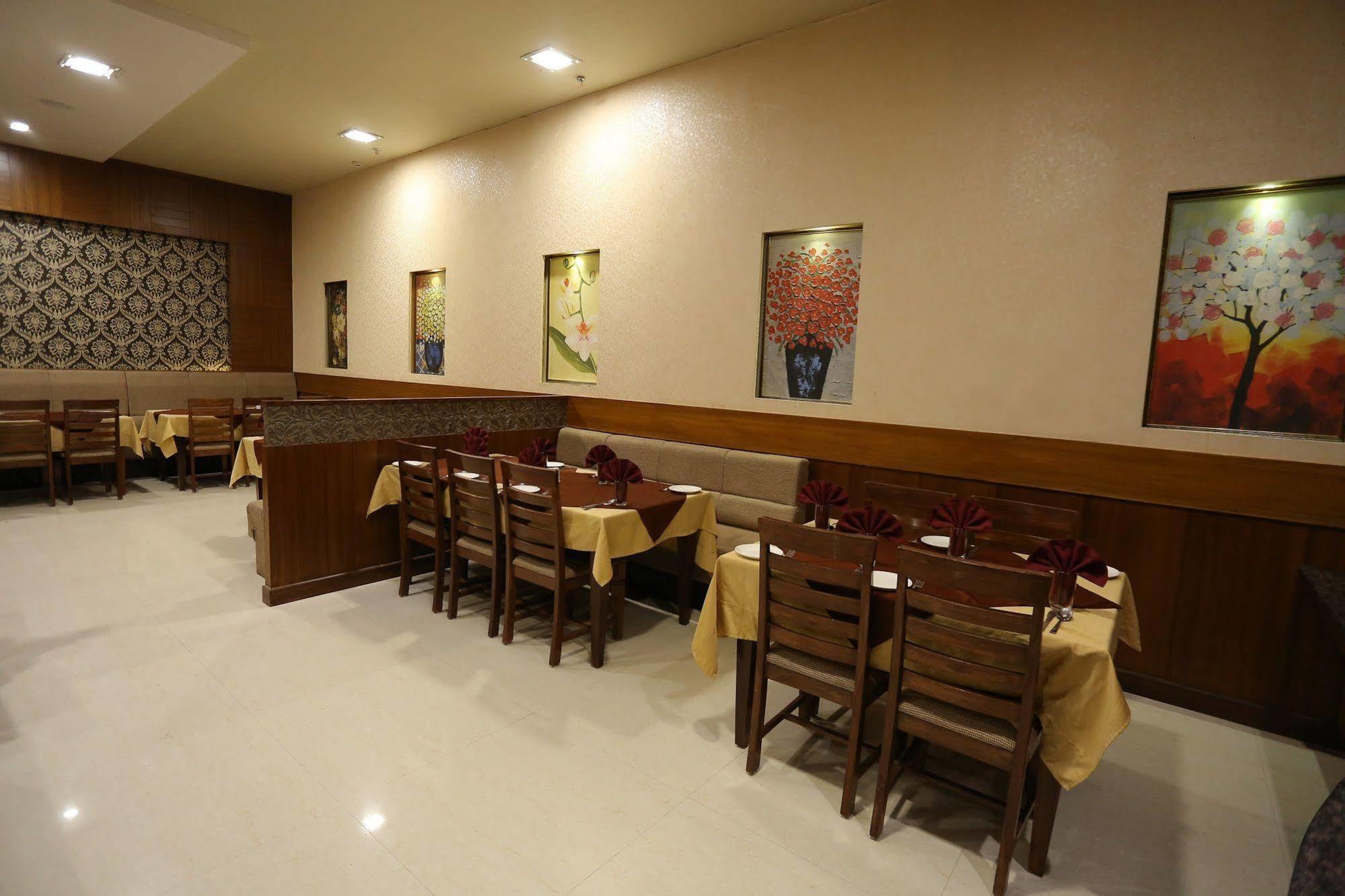 Hotel Paras 3*