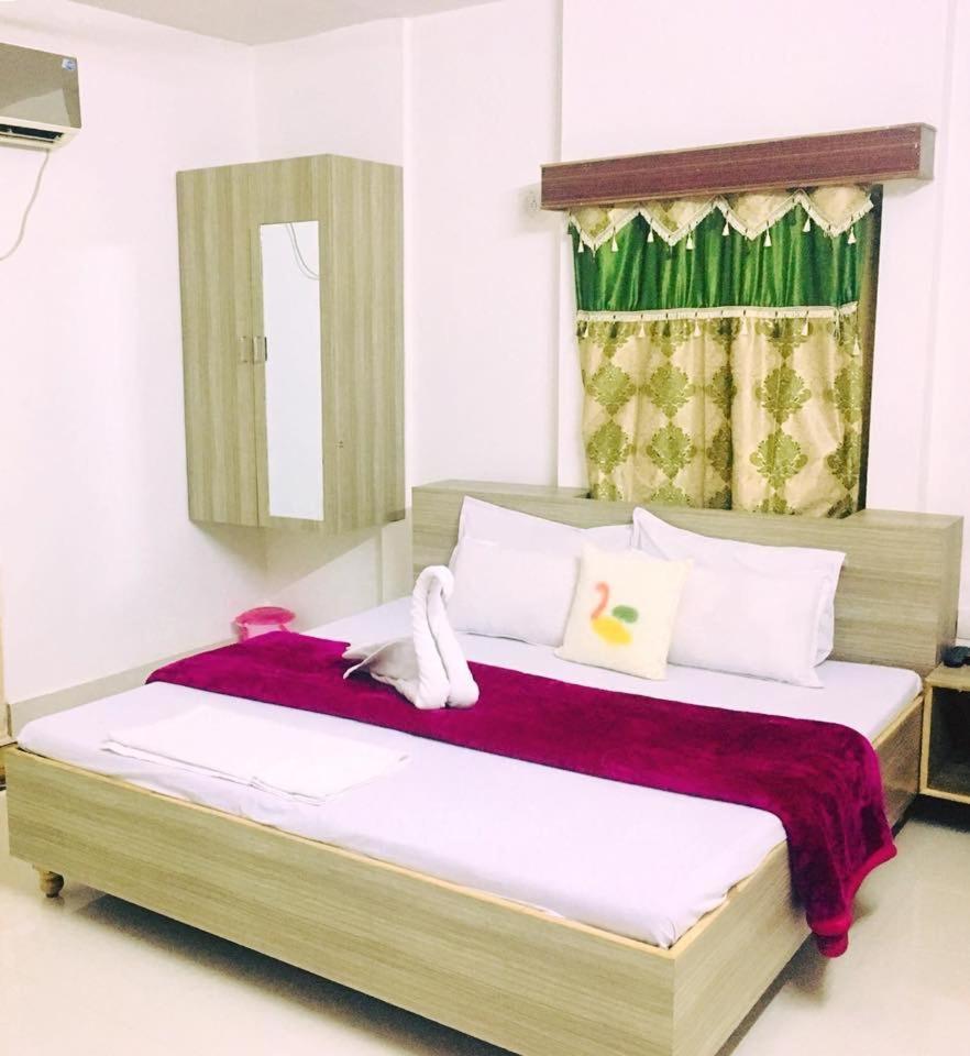 Santosh Hotel 2*