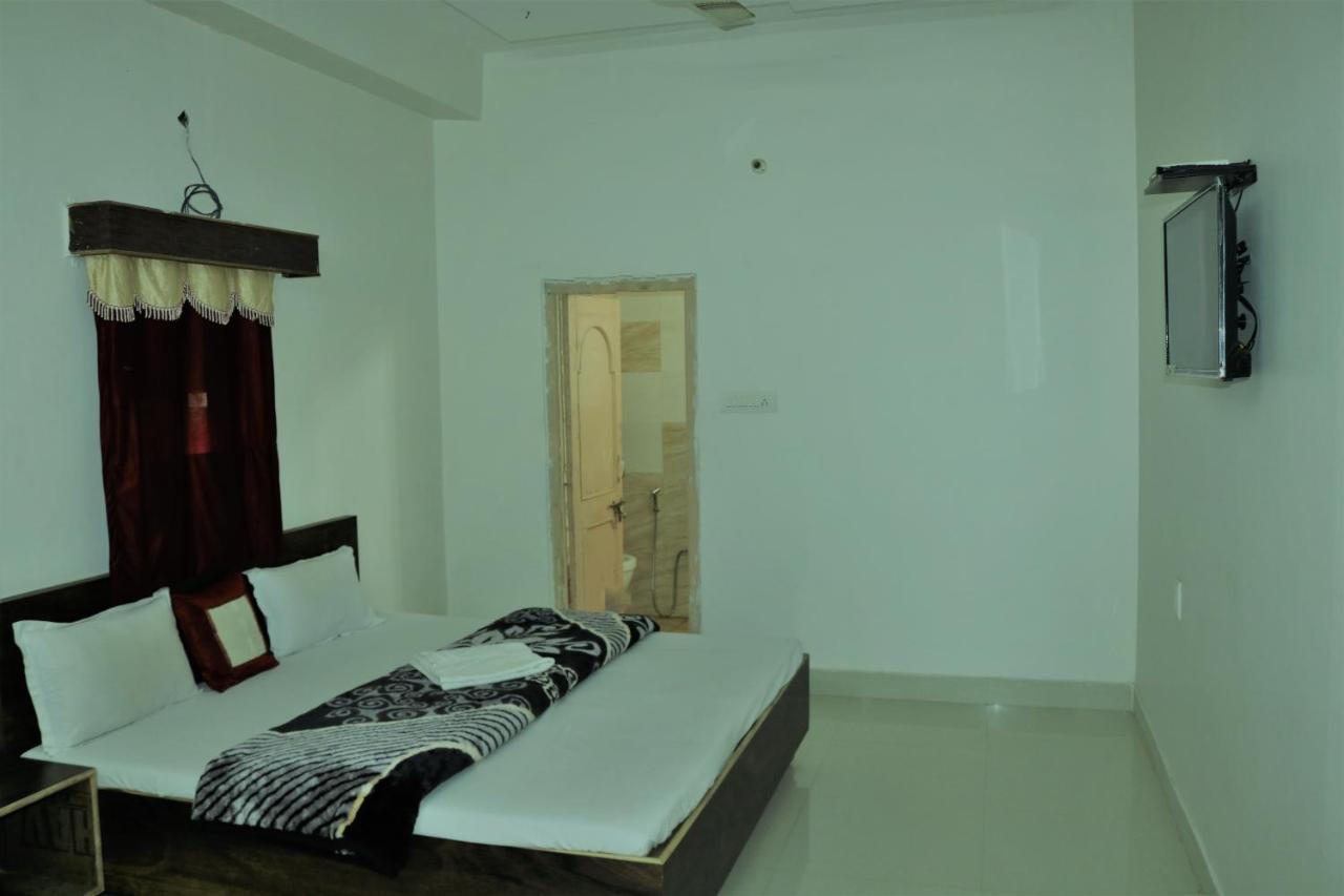 Santosh Hotel 2*