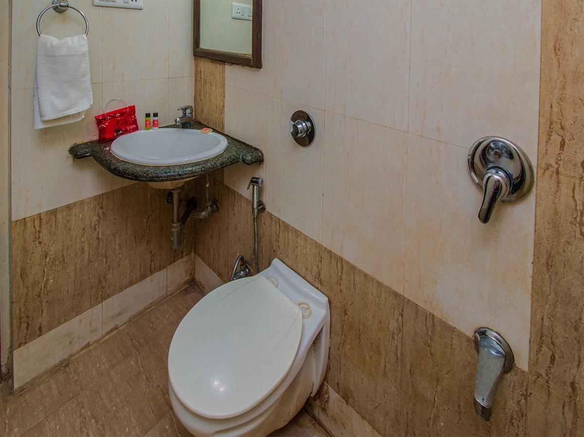 Oyo 1919 Monarch Regency Hotel 3*