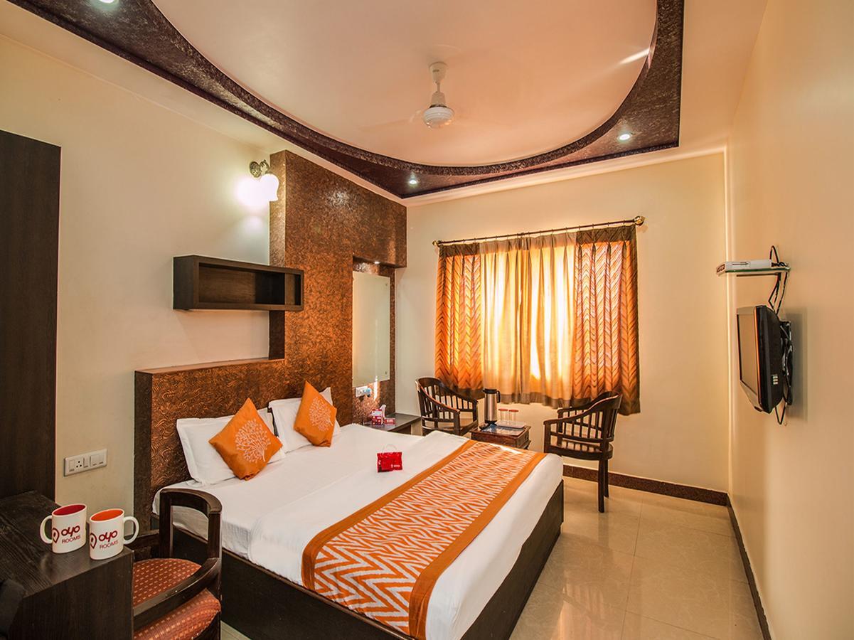 Hotel Oyo 1919 Monarch Regency 3*