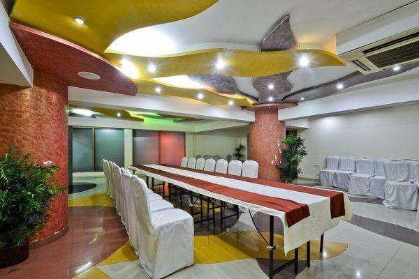 Apex International Hotel 3*