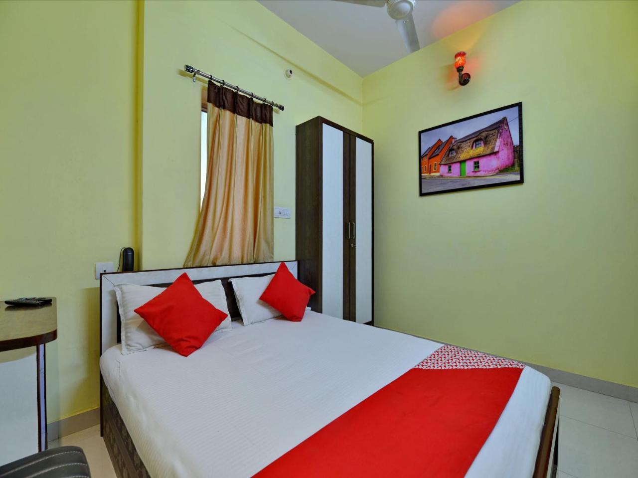 Oyo 10342 Krishna Hotel 4*