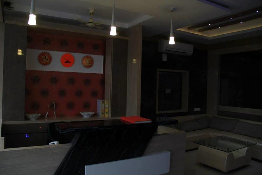 The J.s. Regency Hotel 2*