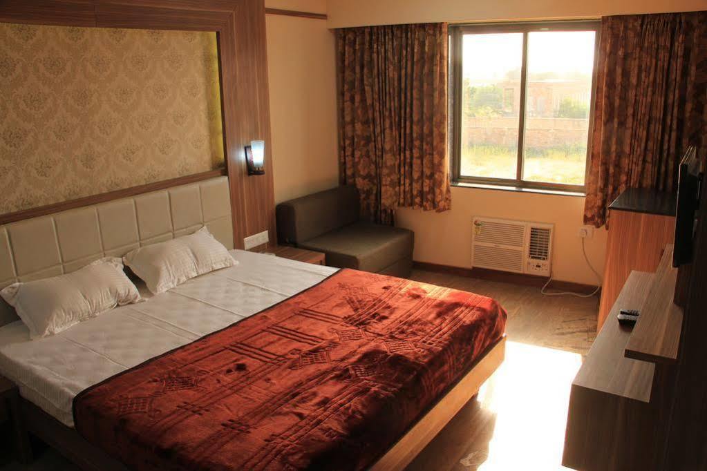 Hotel The J.s. Regency 2*