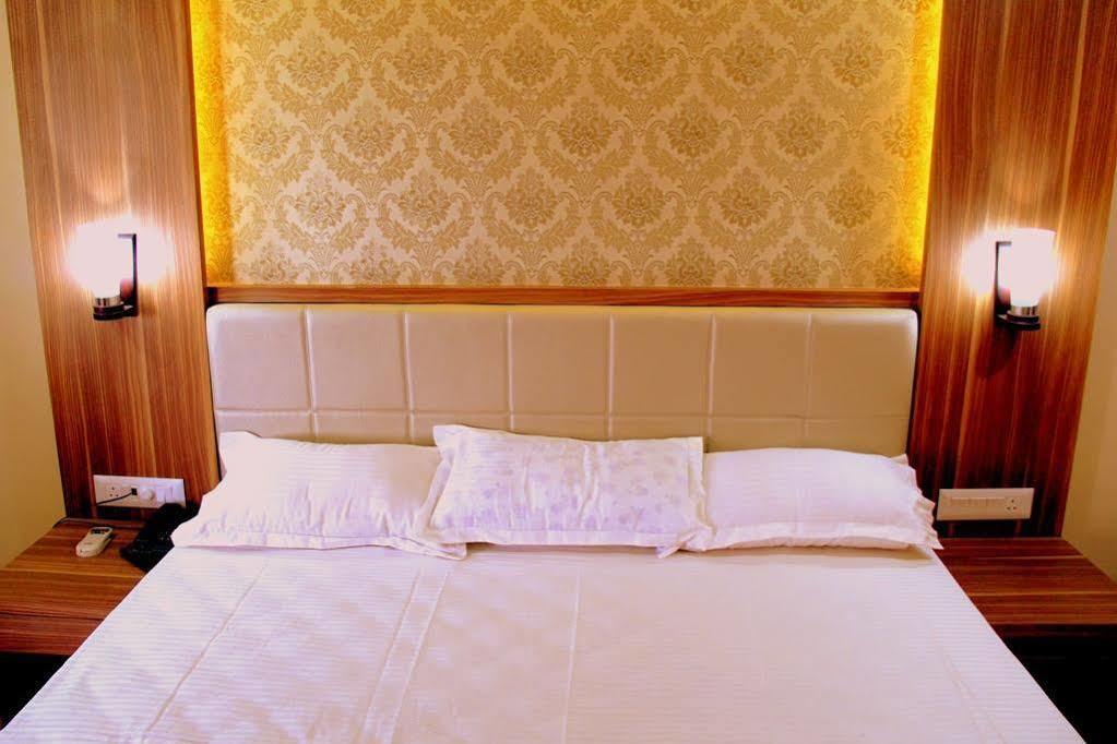 The J.s. Regency 2*