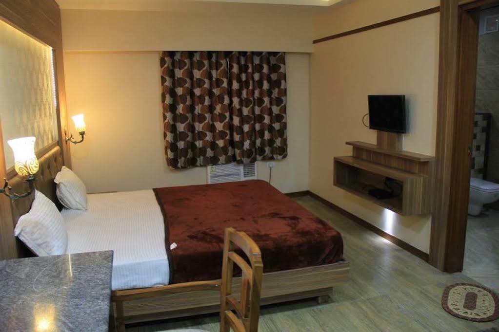 Hotel The J.s. Regency 2*
