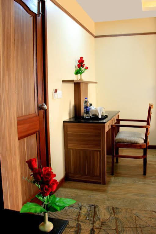 The J.s. Regency 2*