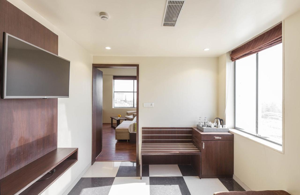 Mango Iti Circle Hotel 3*