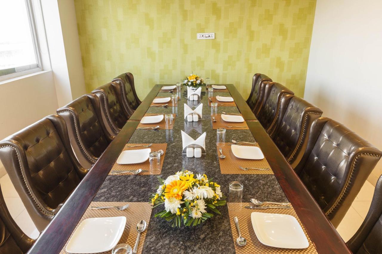 Mango Iti Circle Hotel