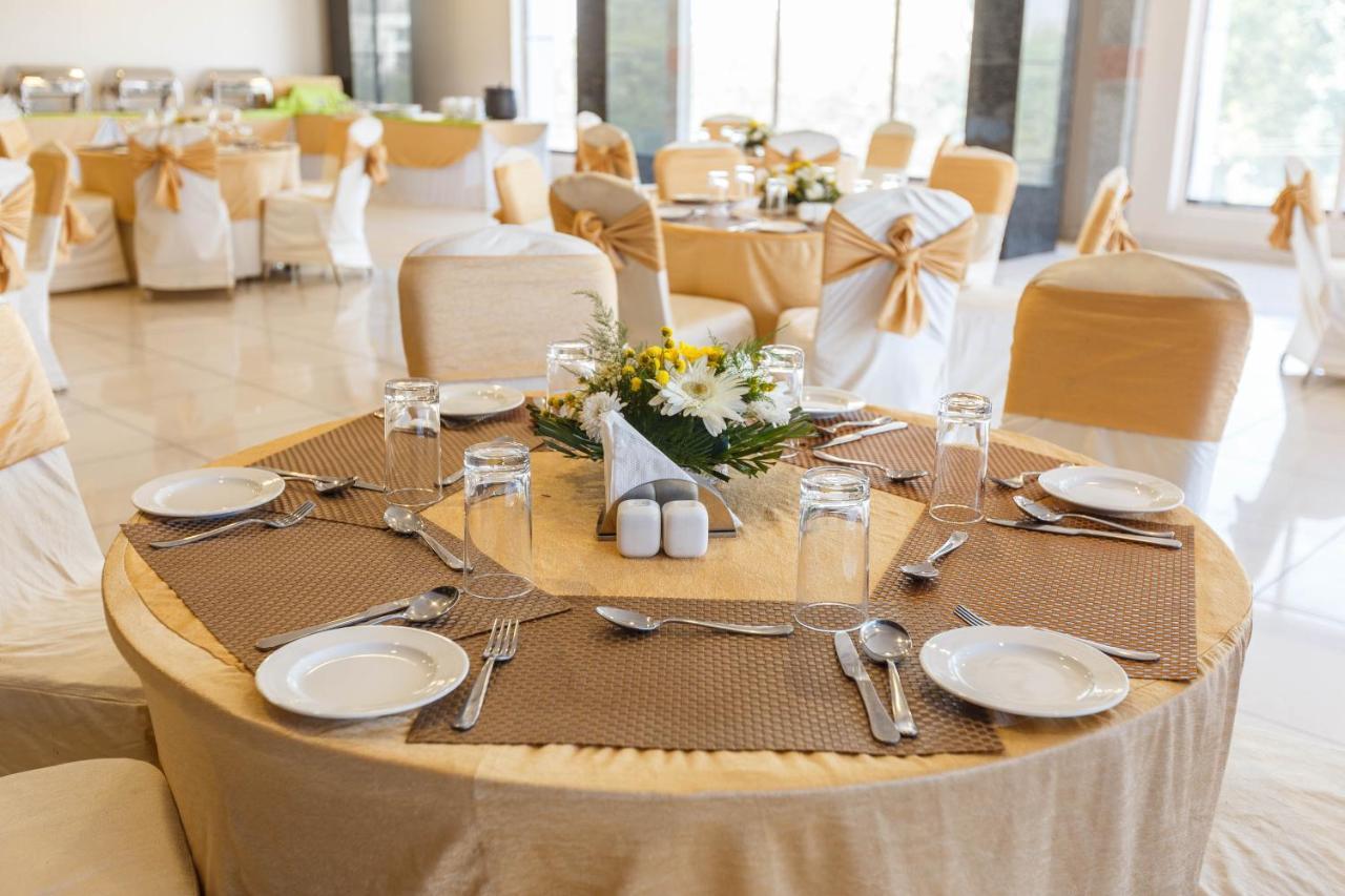 Mango Iti Circle Hotel