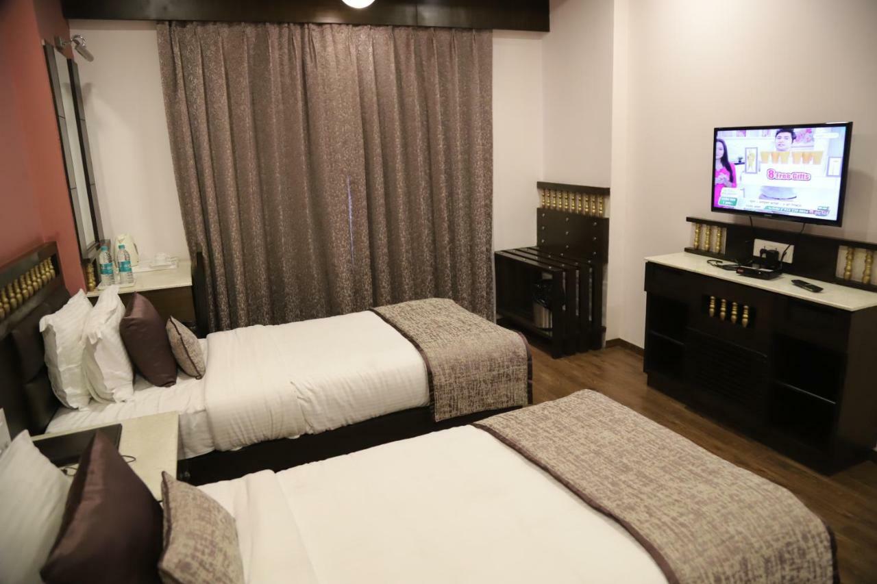 The Gandhi International 3*