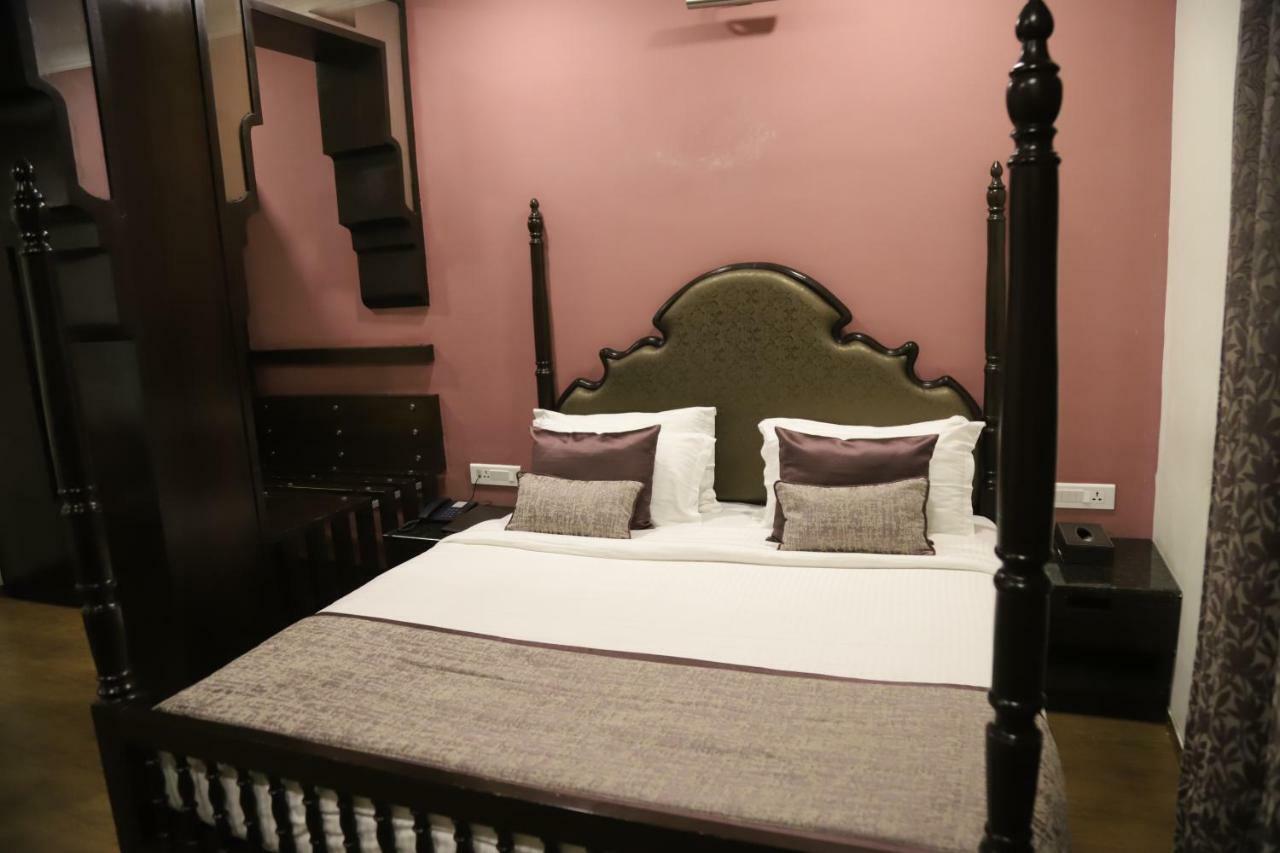 The Gandhi International Hotel 3*