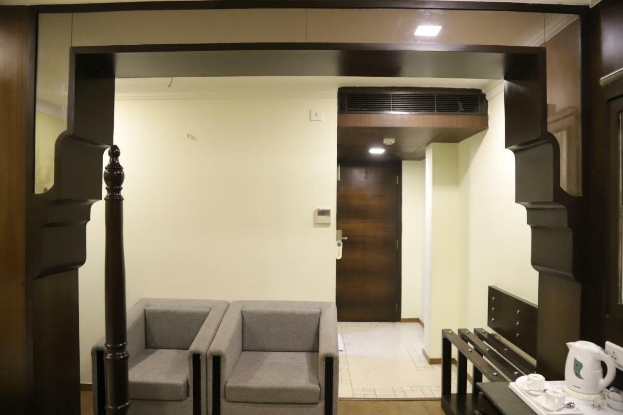 The Gandhi International Hotel 3*