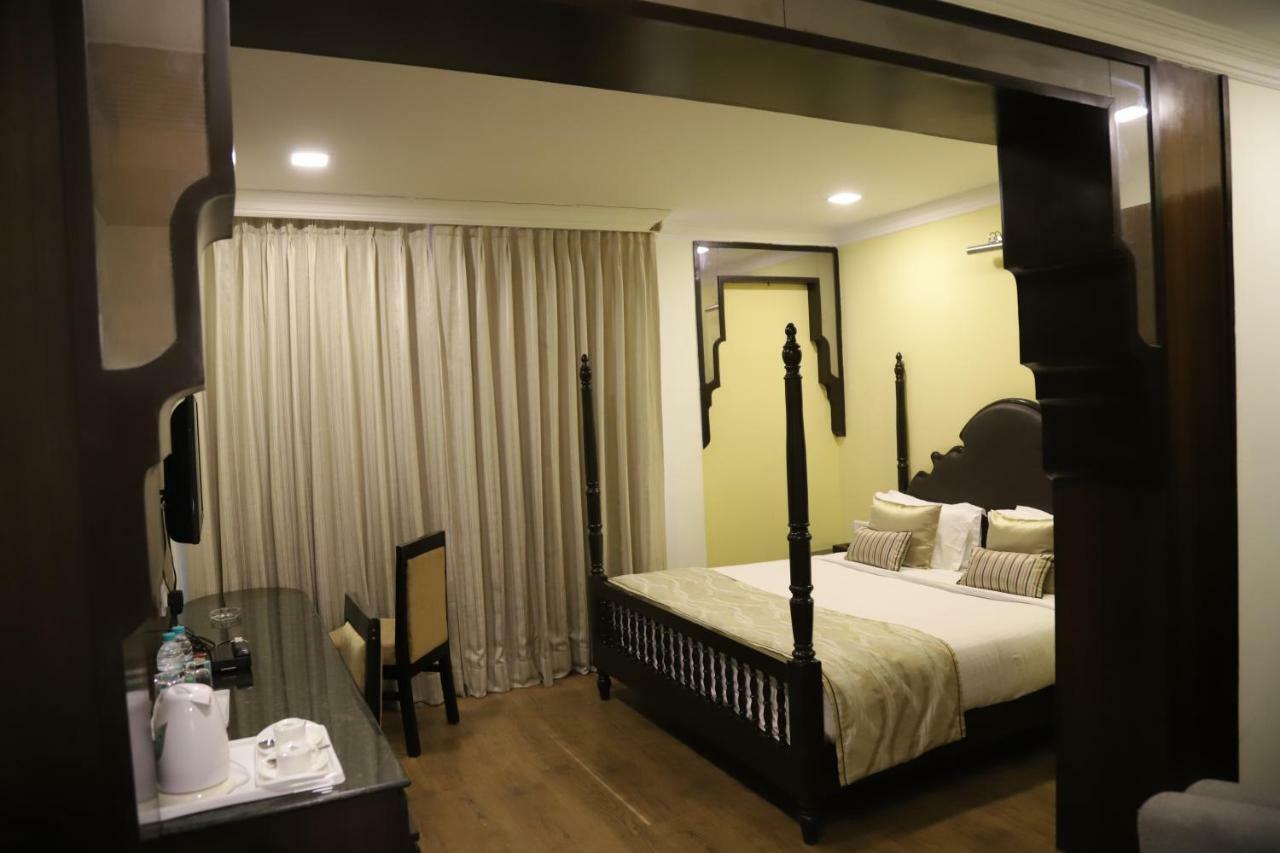 Hotel The Gandhi International 3*