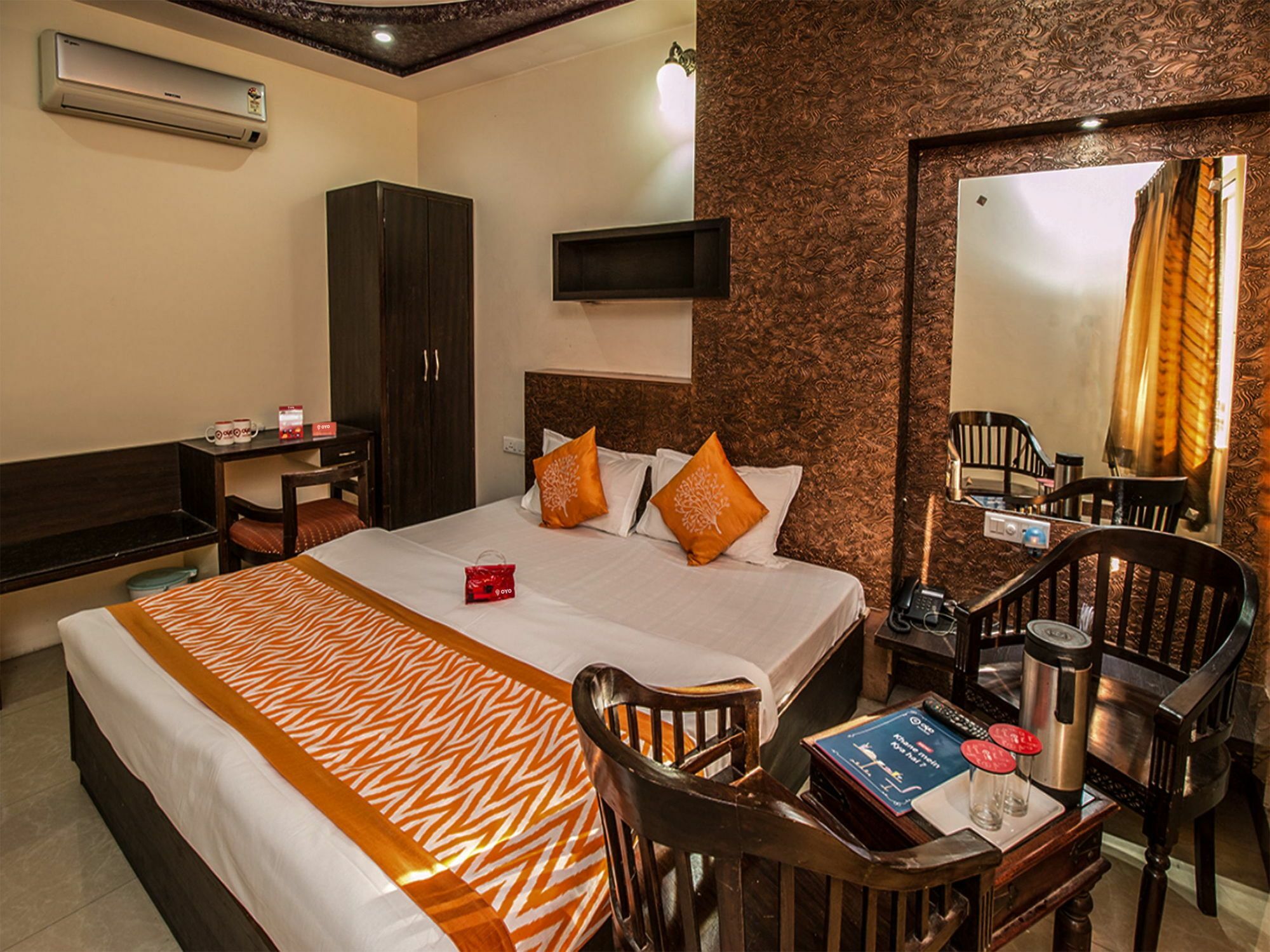 Oyo 1919 Monarch Regency Hotel