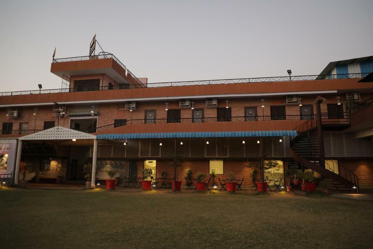 Resort Shivam Palace & 3*