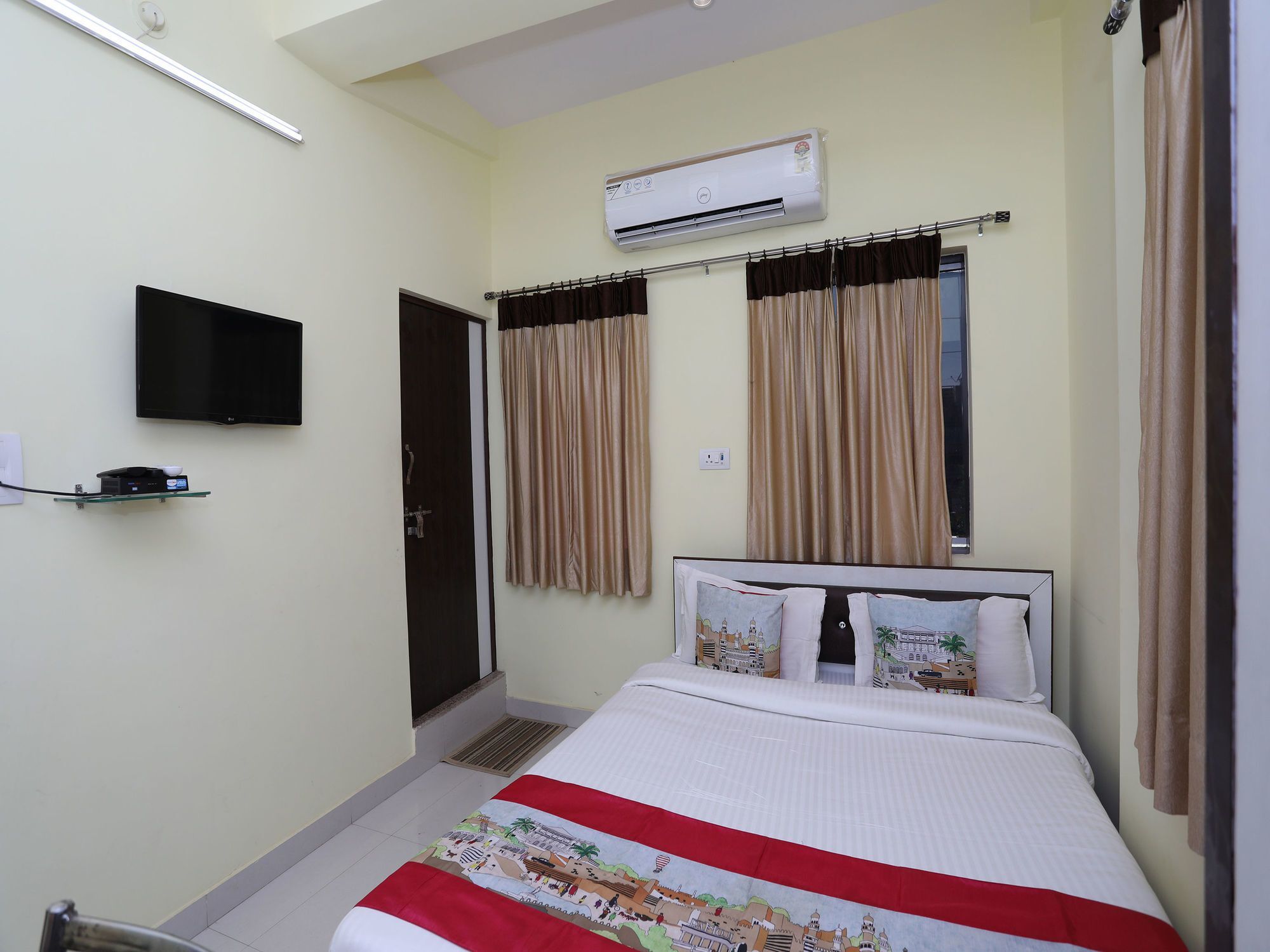 Oyo 10342 Krishna Hotel